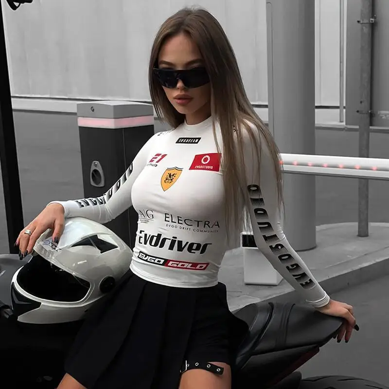 Lee más sobre el artículo Top Corto Estilo Motero con Estampado de Letras, Tela Suave, Ropa Ur