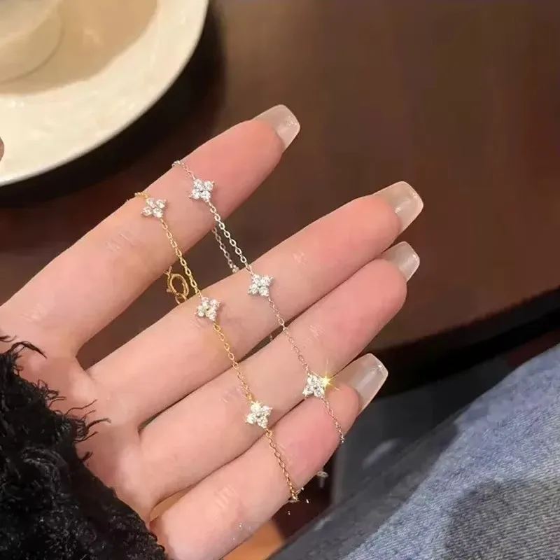 Lee más sobre el artículo Pulsera de flores de cuatro hojas de cristal de alta calidad para mu
