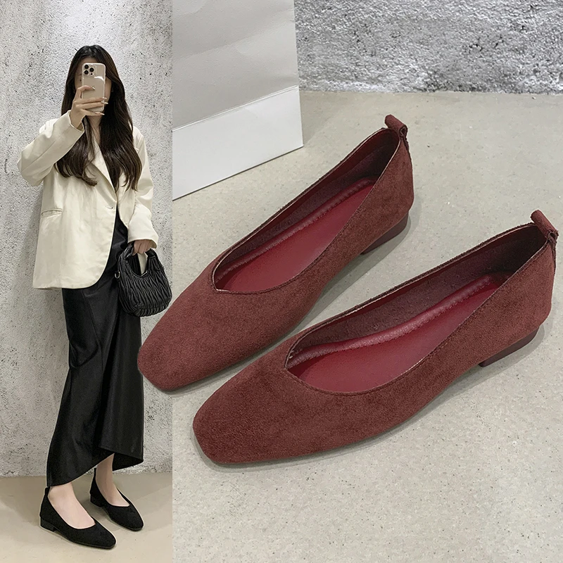 Lee más sobre el artículo 2025Zapatos de tacón bajo otoño nuevo punta cuadrada gamuza poco pro