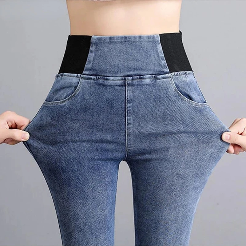 Lee más sobre el artículo Pantalones vaqueros ajustados con cintura elástica De talla grande 3