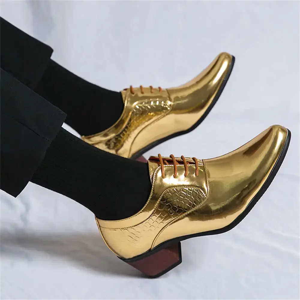 Lee más sobre el artículo Zapatillas de deporte para hombre, tacones de gran tamaño, zapatilla